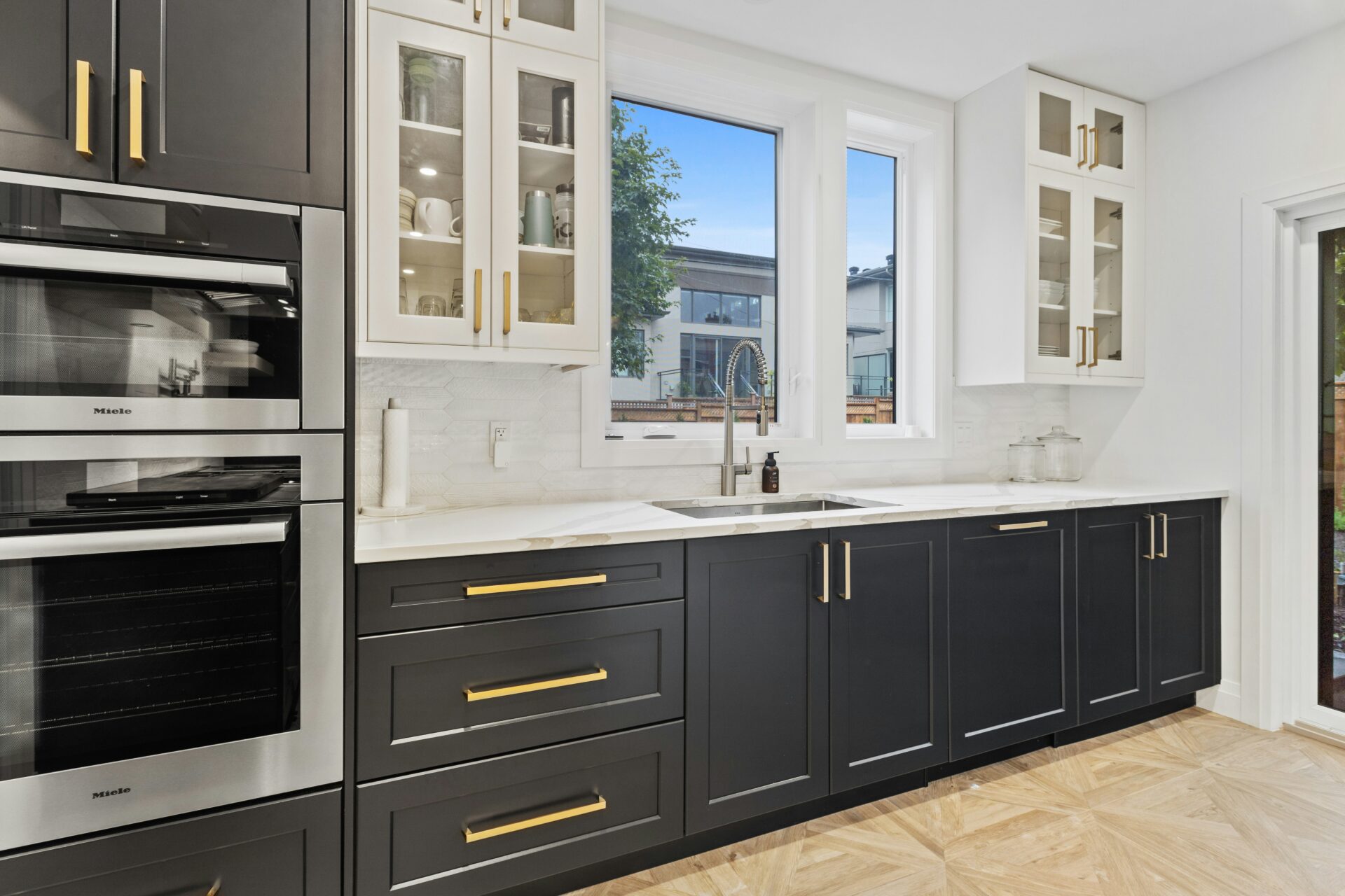 Your Denver Kitchen Remodel Guide: Custom Work, Fast Timelines, and a Kitchen You Will Actually Love 2 Denver kitchen remodel featuring black and white custom cabinets, gold hardware, quartz countertops, and modern design.